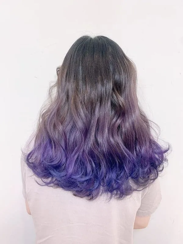 The hair ends turned algae green, revitalized using a color-depositing shampoo. Image source: Rin.