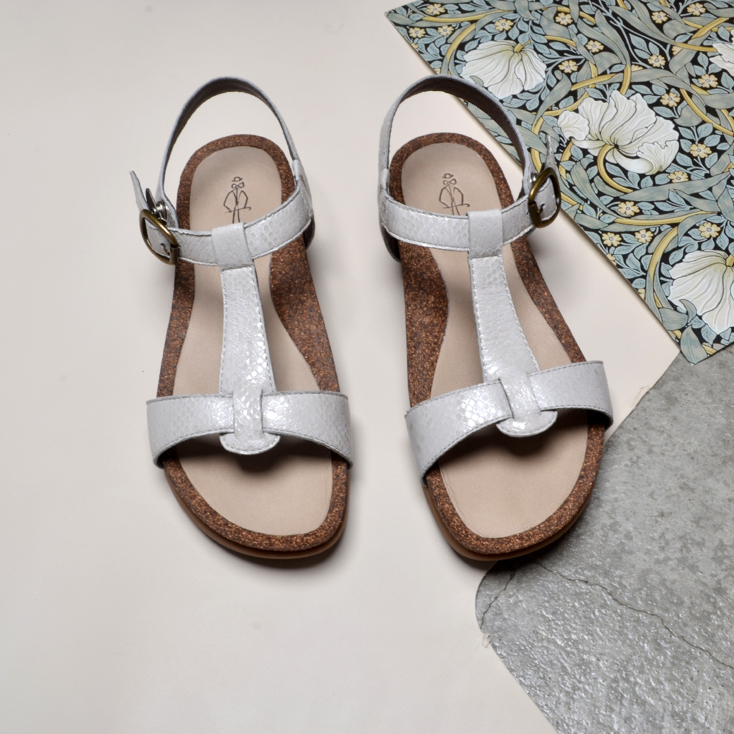 06477 T字 日本涼鞋 灰白