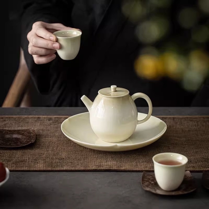 草木灰釉茶壺【A3】