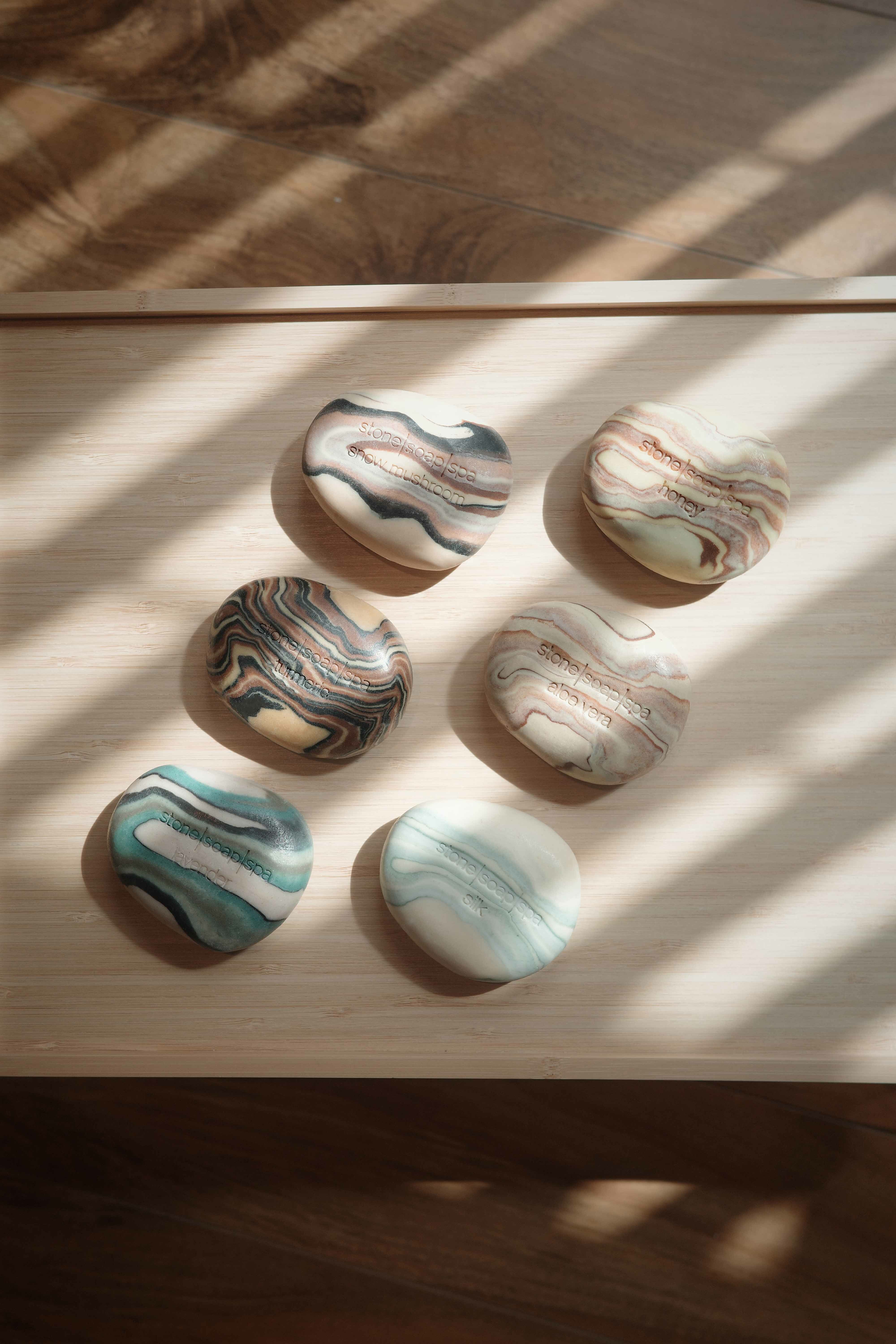 Stone soap spa 鵝卵石香氛輕柔磨砂皂＿浮光躍金