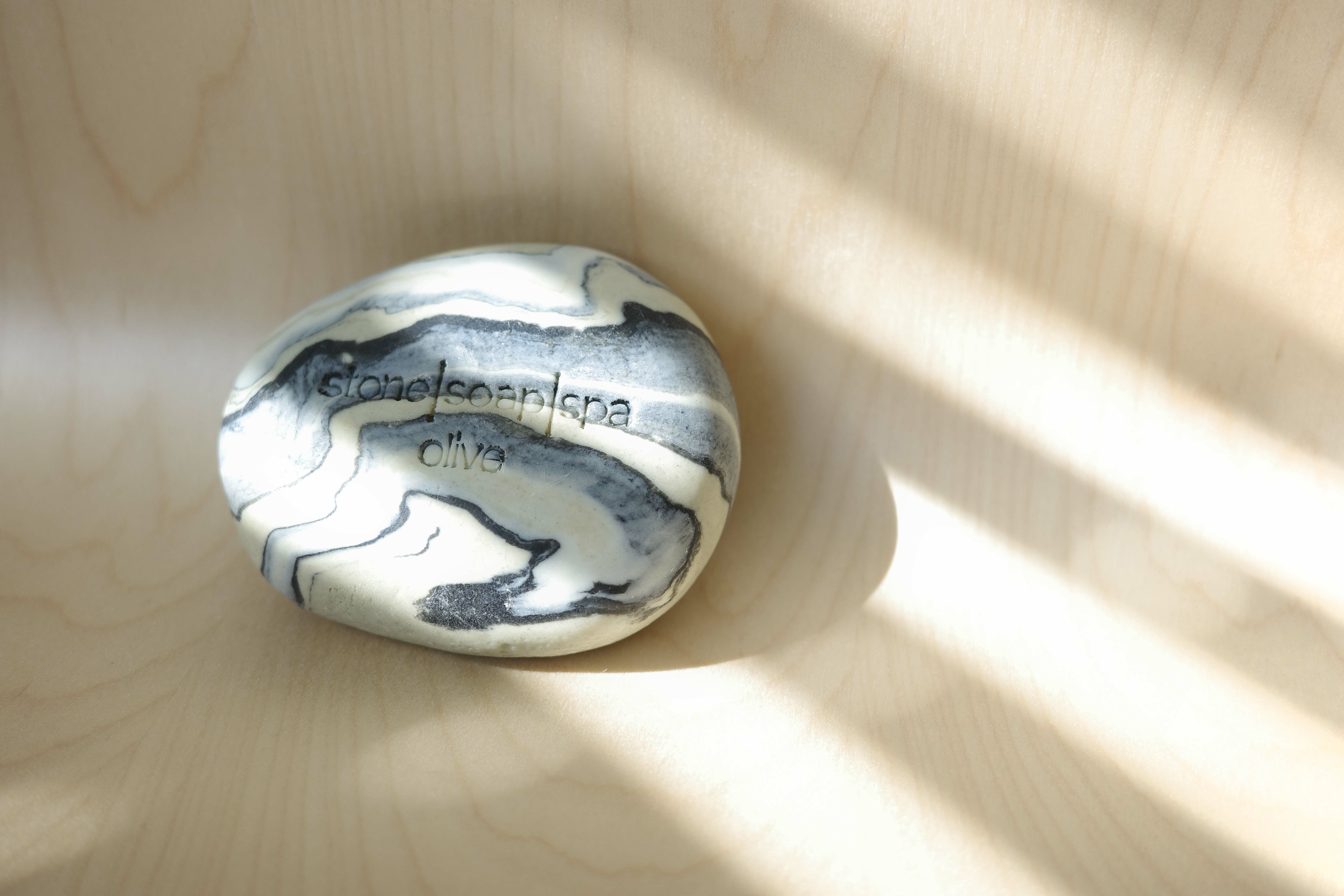 Stone soap spa 鵝卵石香氛輕柔磨砂皂＿綠野遐思