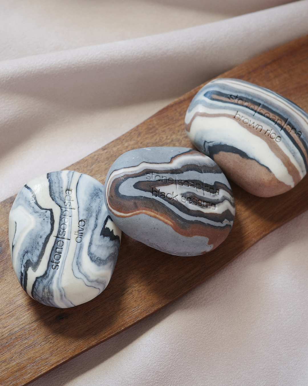 Stone soap spa 鵝卵石香氛輕柔磨砂皂＿凜冬暖熙