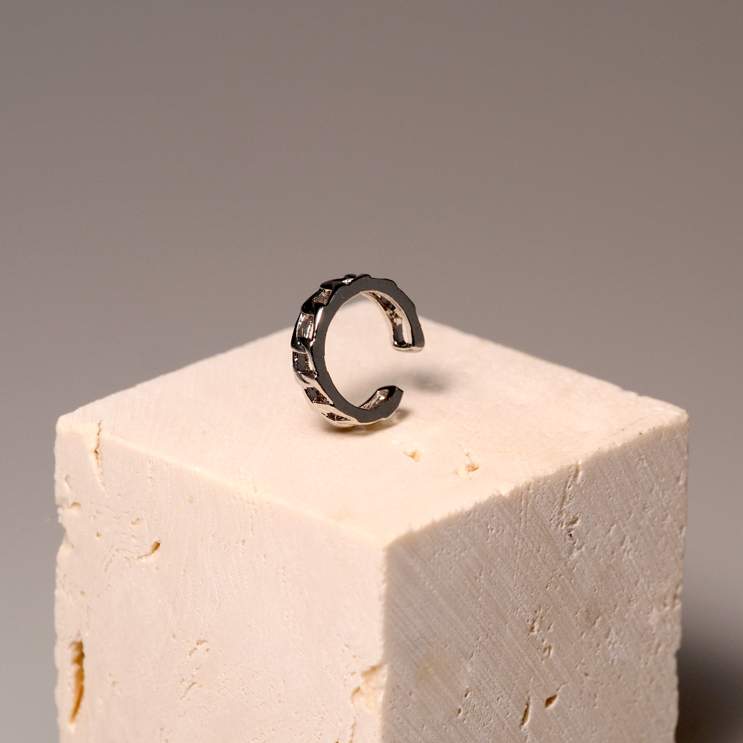 【AOI】鏤空的心被愛填滿-免耳洞耳骨夾-金/銀