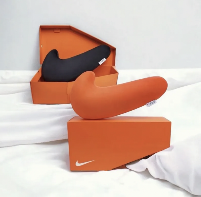 【現貨】NIKE SWOOSH 限定抱枕 OG021800A