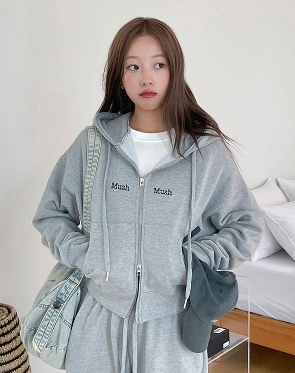 預訂｜MUAHMUAH LOGO STITCH REGULAR FIT HOOD ZIPUP (3 COLOR)