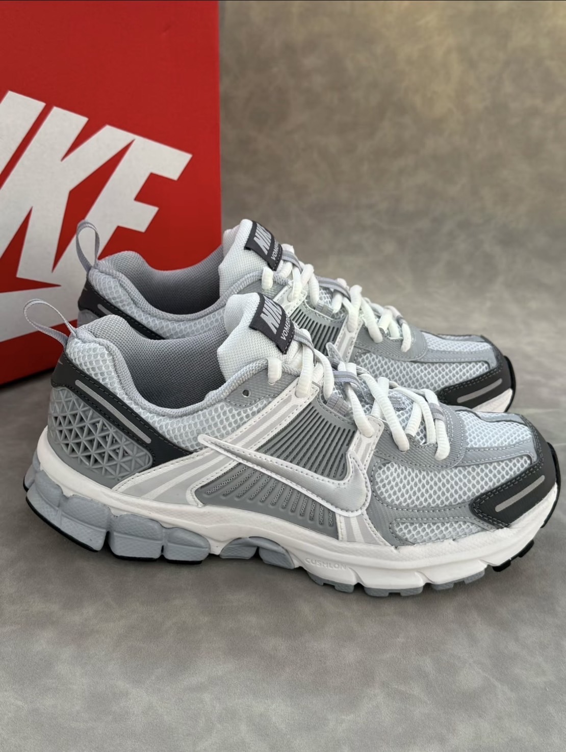 "調貨" NIKE ZOOM VOMERO 5 GS 銀灰 金屬色 緩震 老爹鞋 復古 休閒鞋 HF6998-002