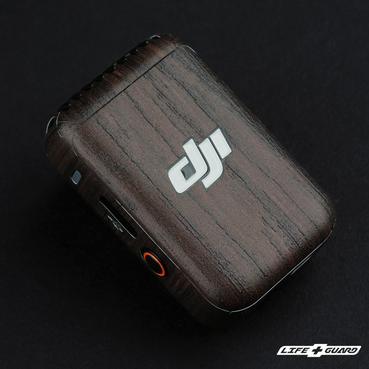 木紋貼膜質感特寫，LIFE+GUARD 設計風格