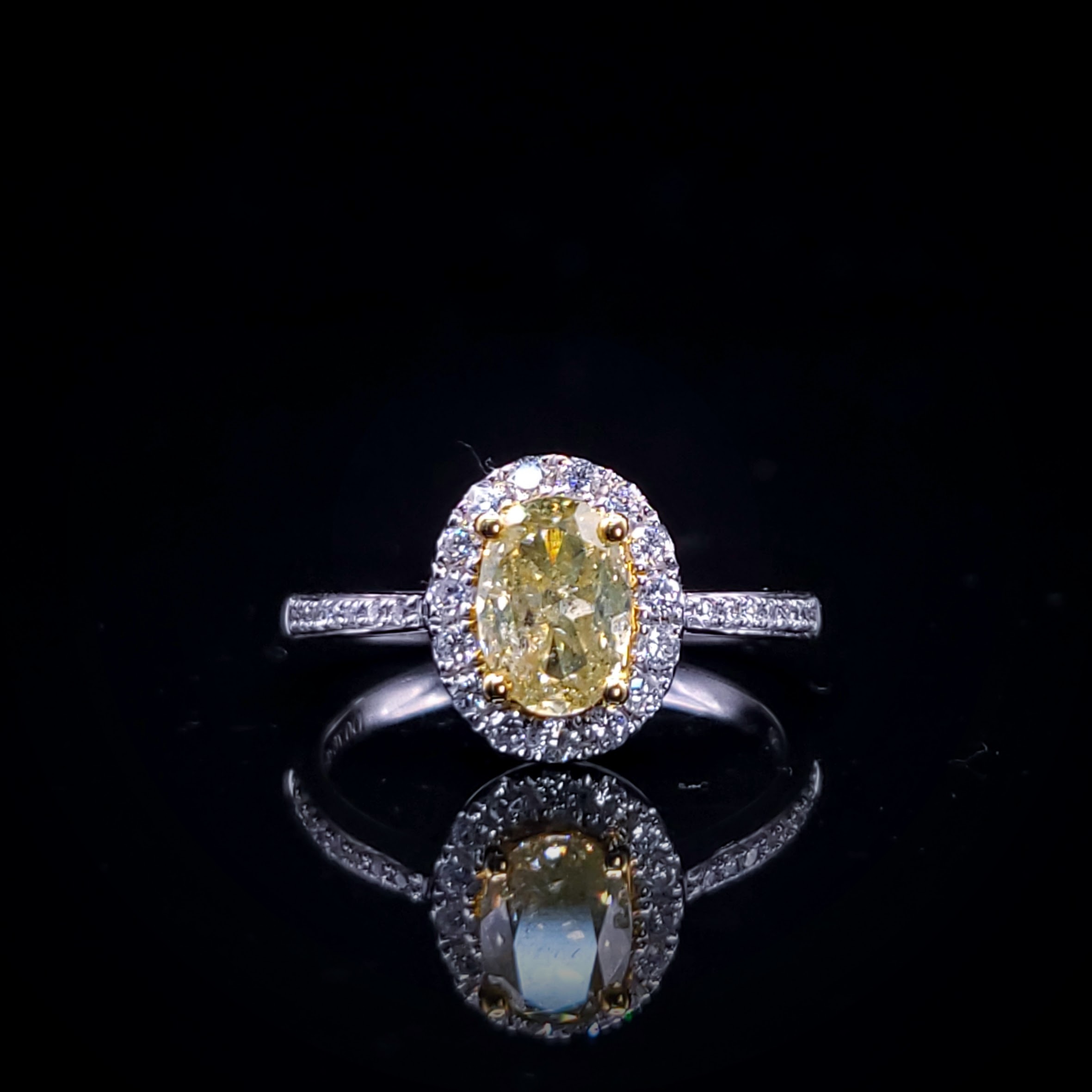 18K Gold 1.00ct Fancy Yellow Oval Cut Diamond Ring