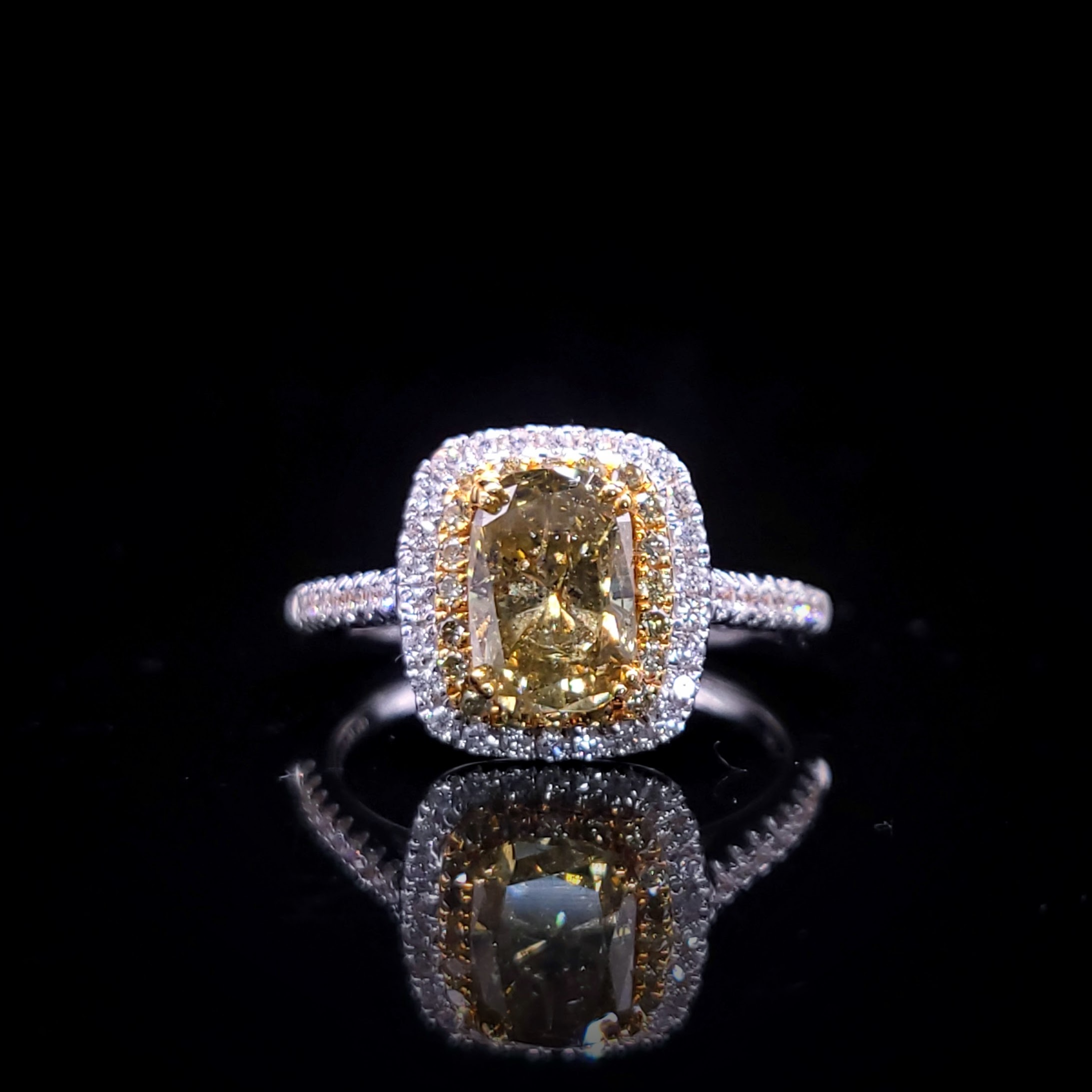 18K Gold 1.68ct Fancy Green Oval Cut Diamond Ring