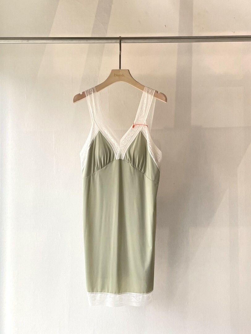 嫩綠 蕾絲點綴府綢背心