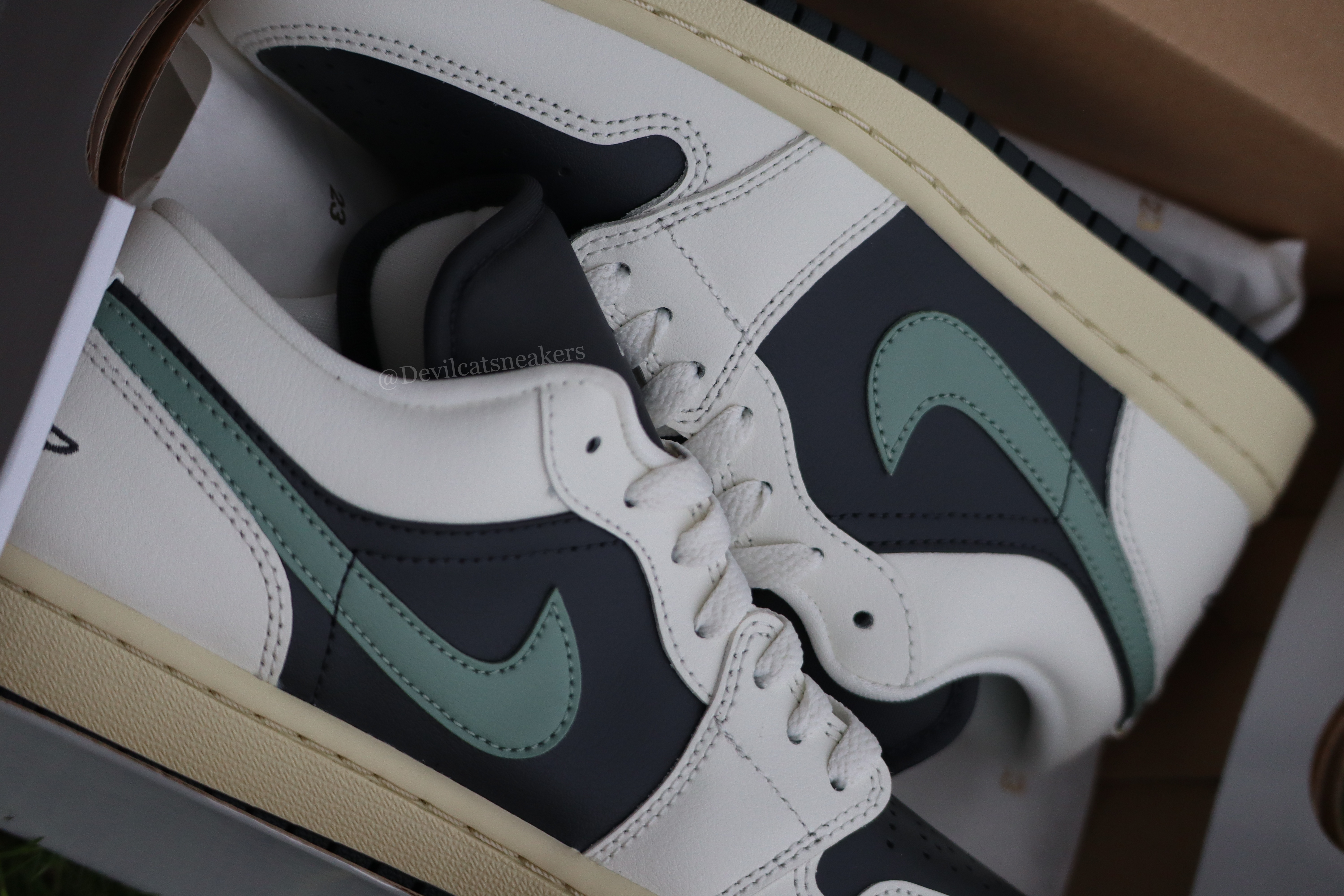 <現貨秒發!!>W Nike Air Jordan 1 Low "Jade Smoke" 黑綠 平替款倒勾 男女同款