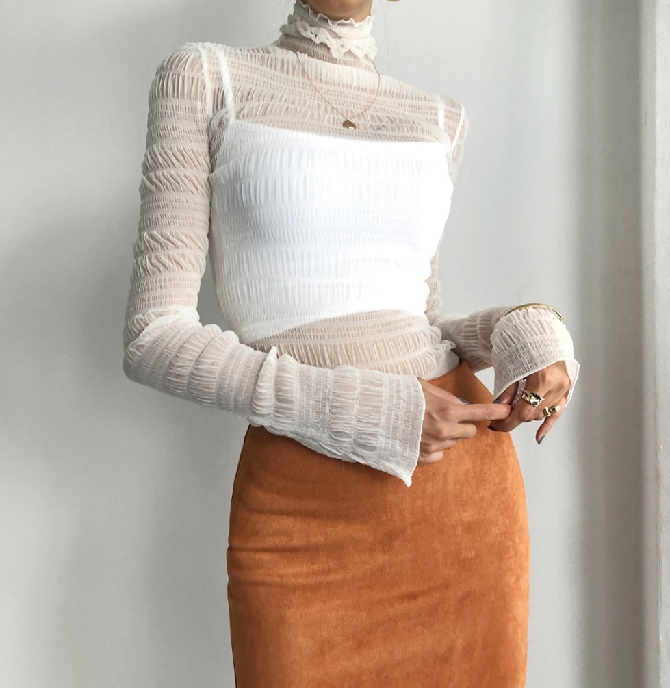 早秋款 網紗花瓣袖透膚上衣(白/黑)