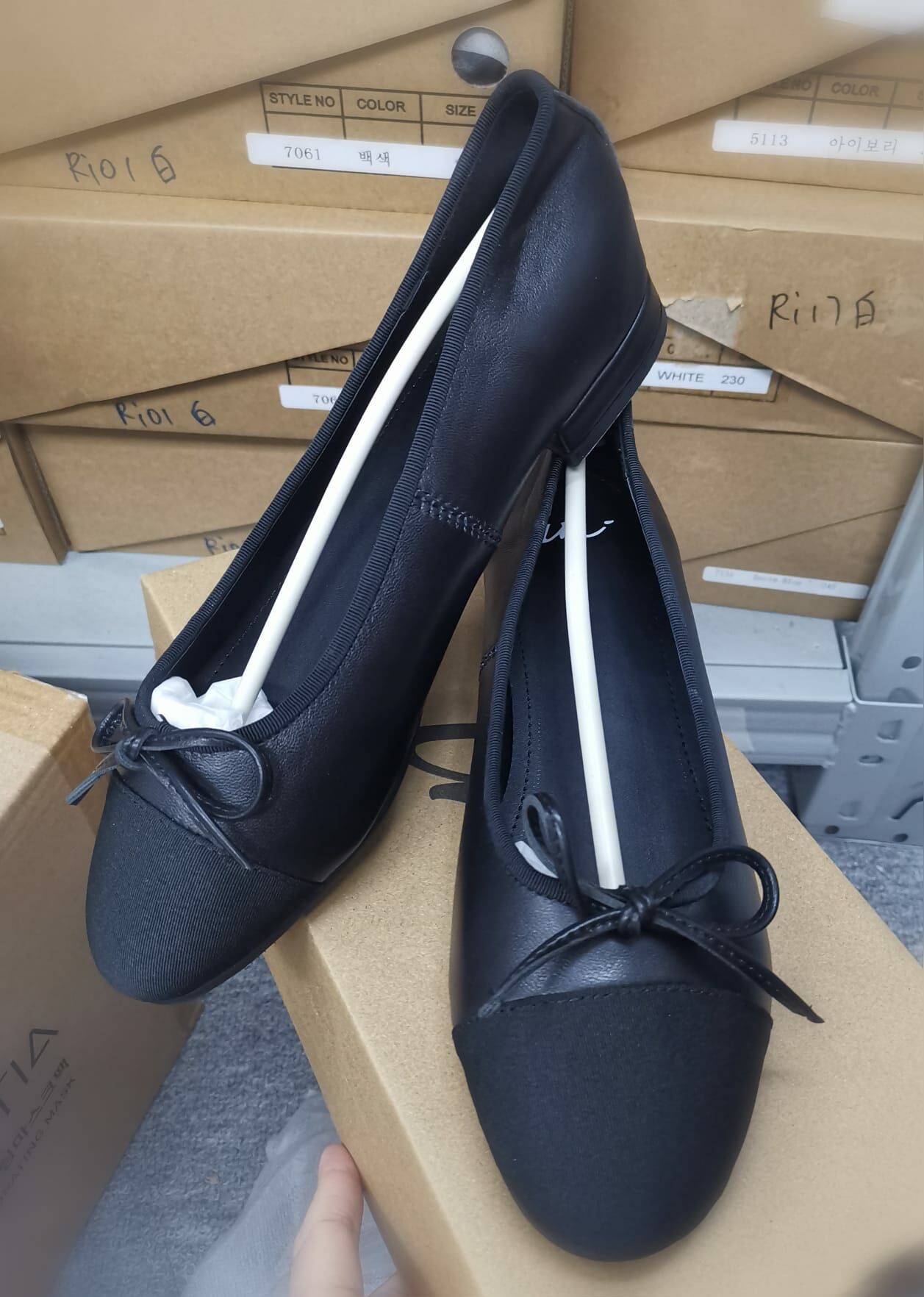 (現貨 240 ) RI20  $349   韓國牌子   中國製  偏小  SIZE240