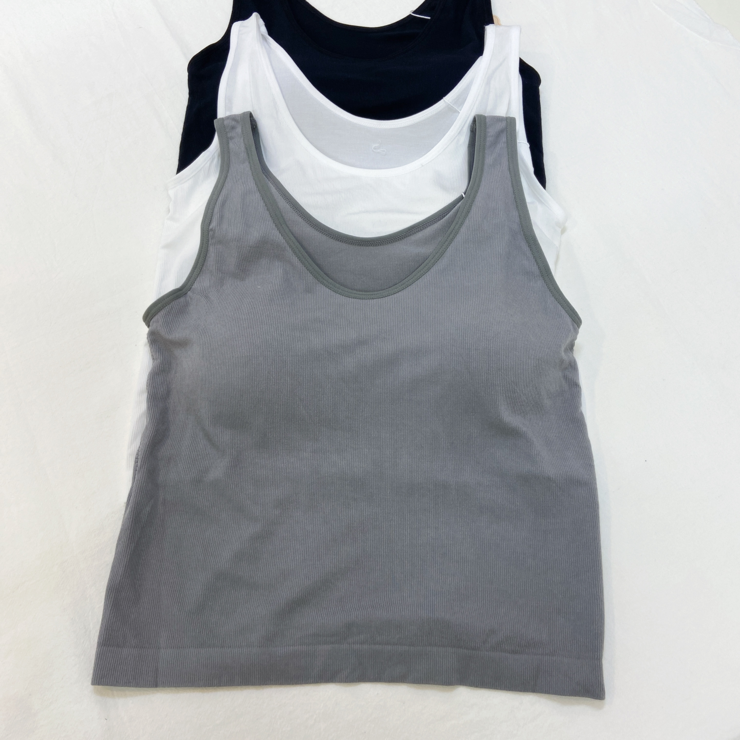 F8185 低領暗紋固定杯打底背心 (C22-C24)