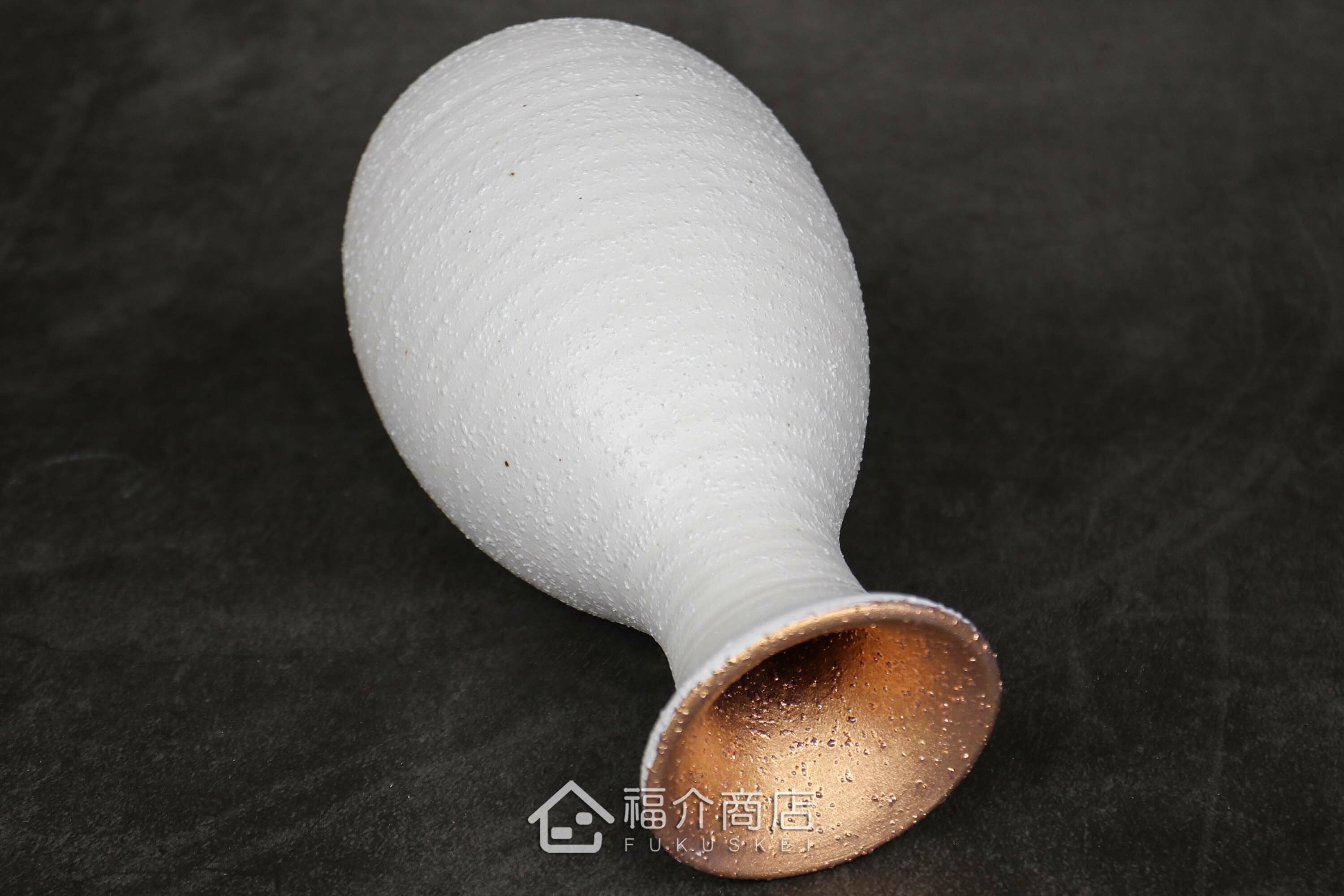 白中帶金有小刺造型的清酒壺