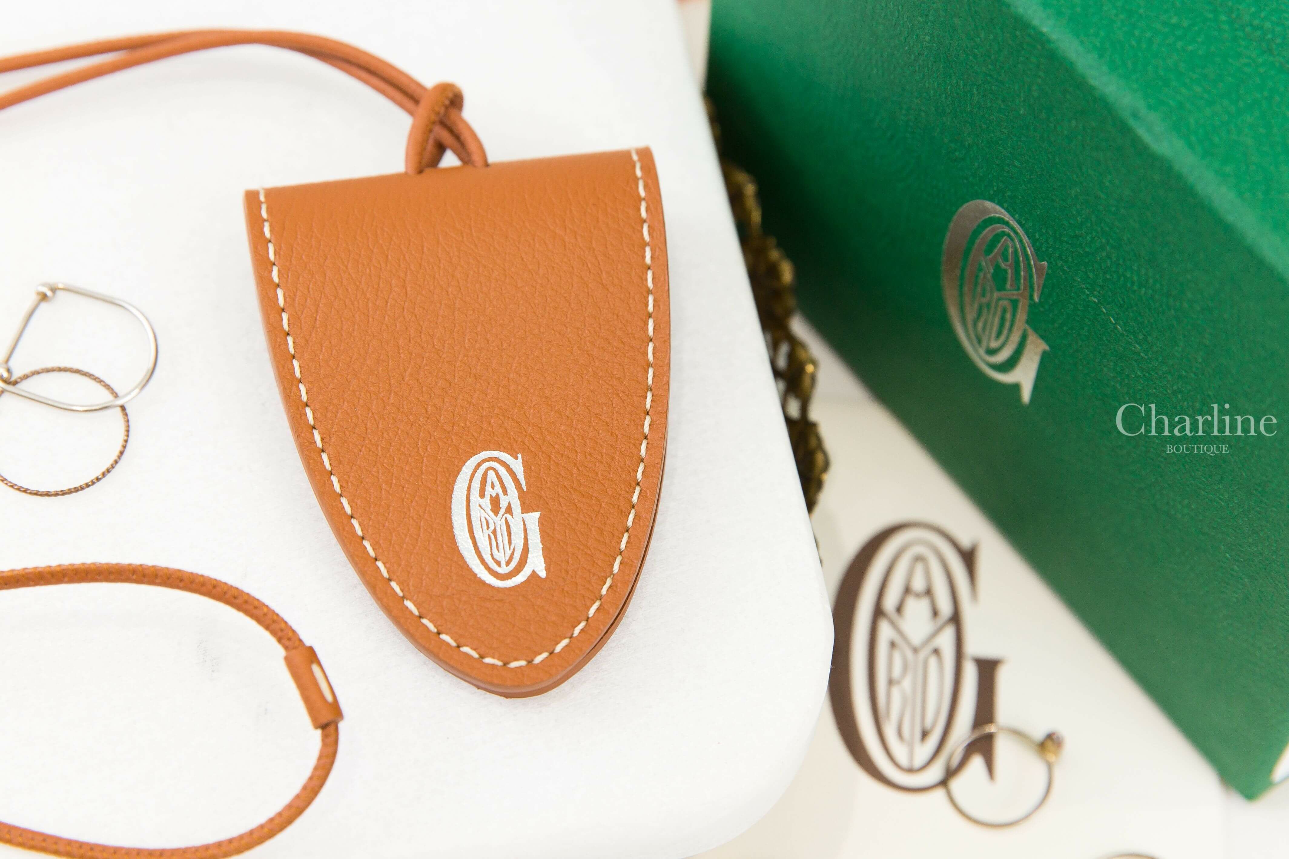 Goyard Croc Universel 咖啡色小牛皮磁吸吊飾-Charline Boutique 精品代購