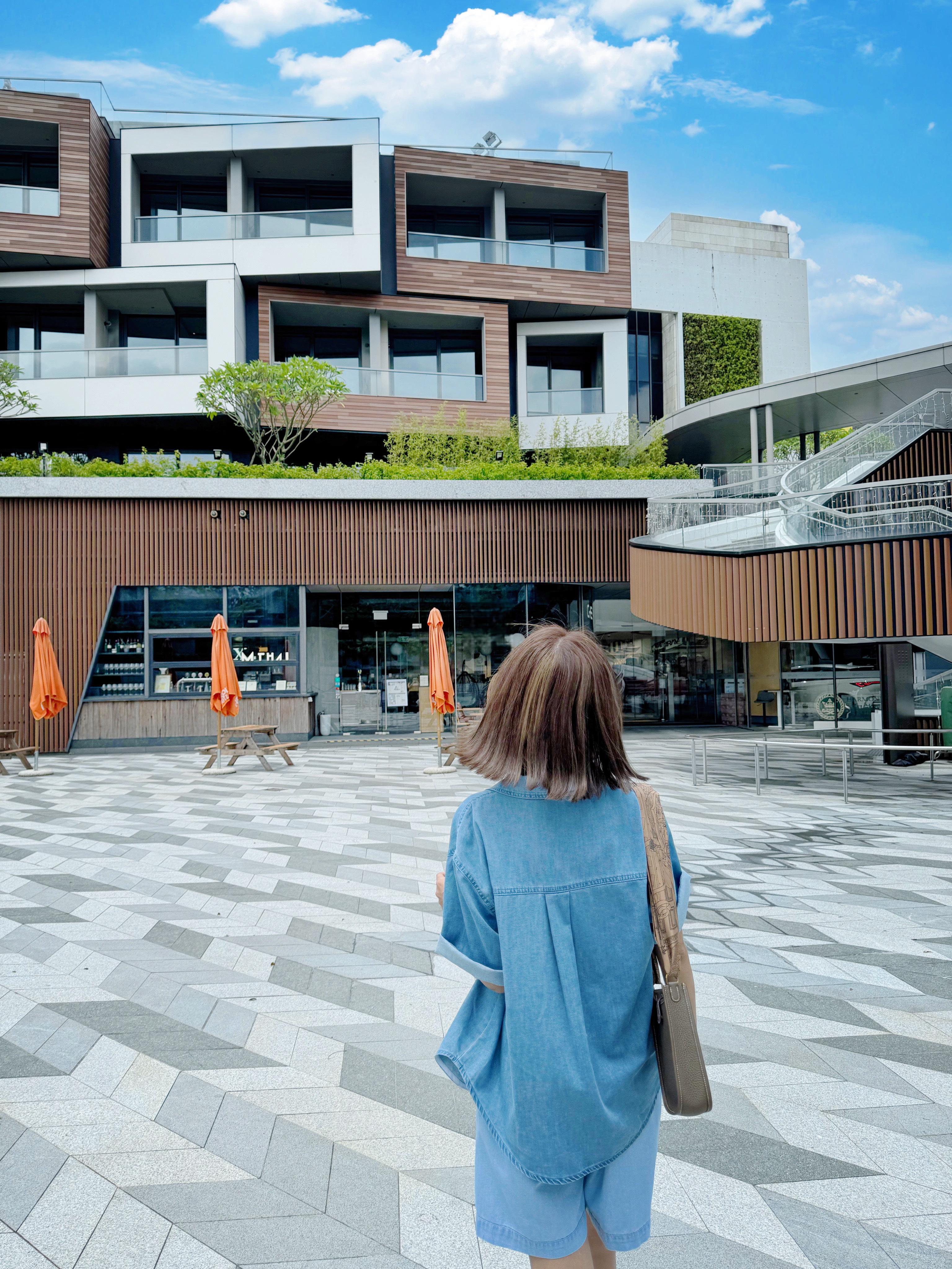 Light Washed Tencel-Blend Shorts_JE248L17