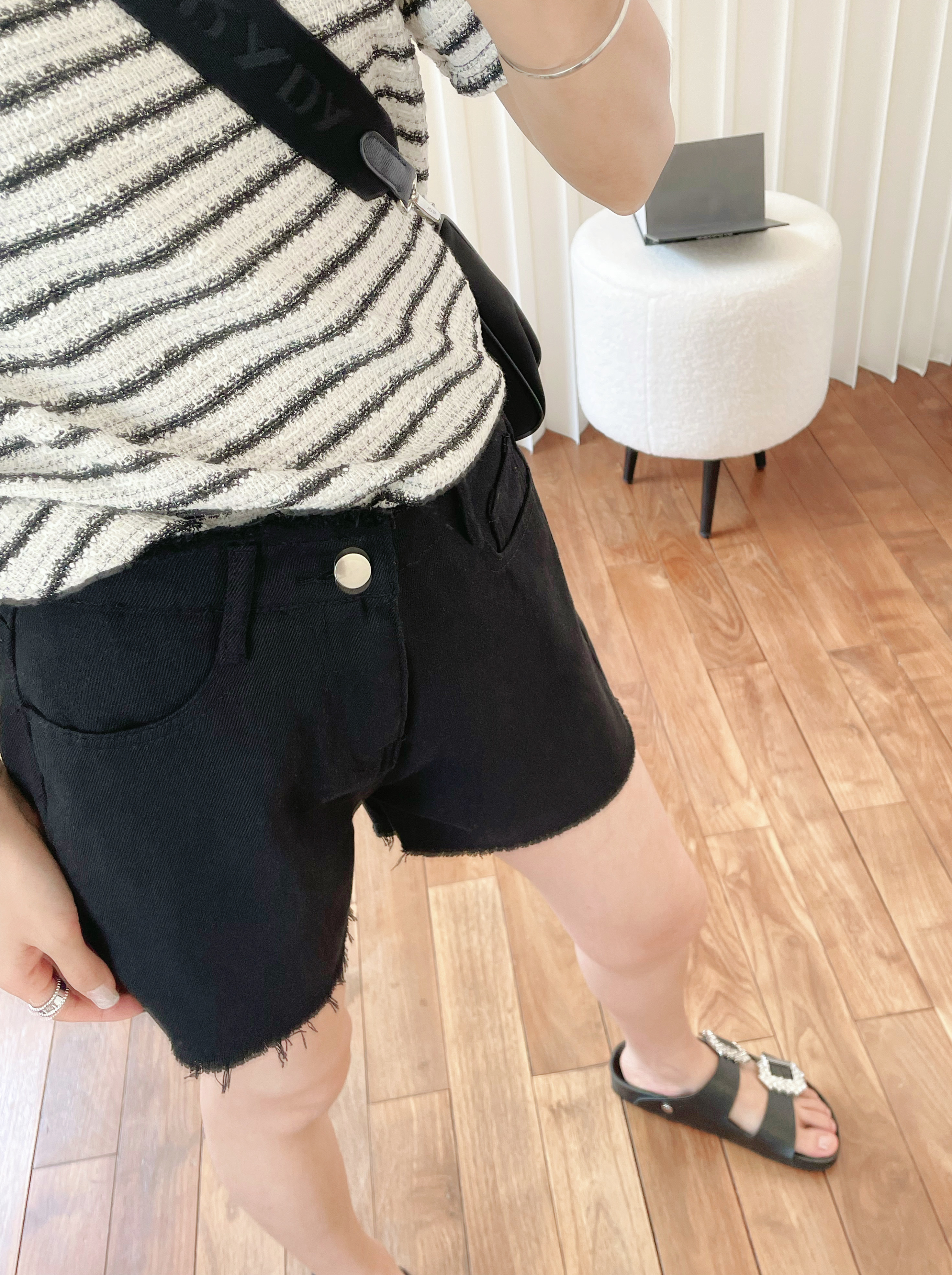 Raw Edged Waist Detail Denim Shorts_PT244L61