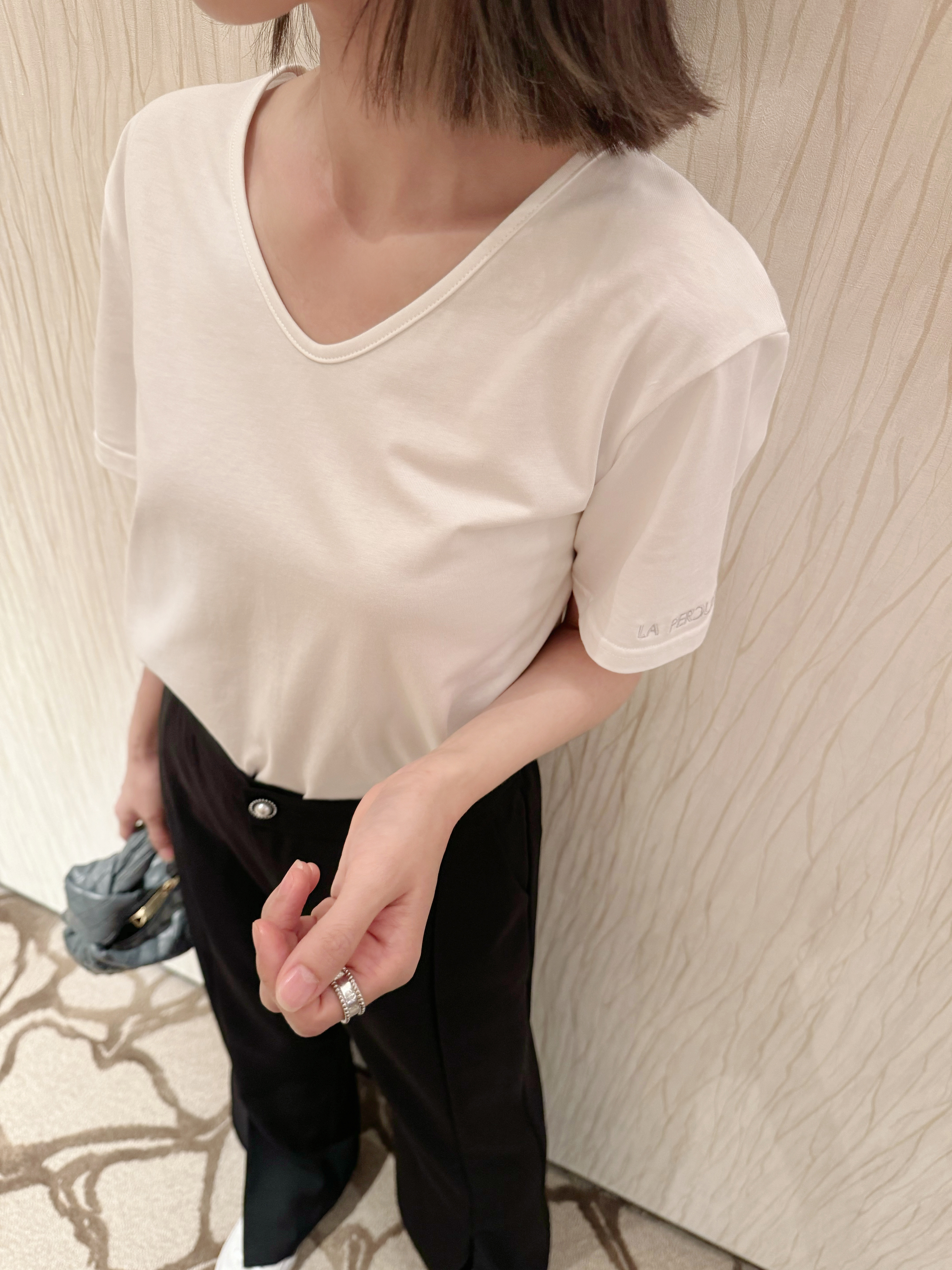 LP Embroidered V-Neck Tee_TP247L05