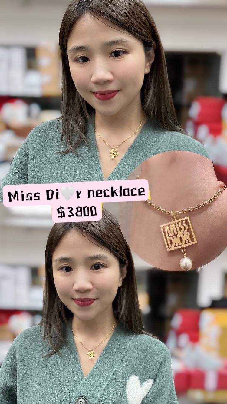 Dior necklace  -M