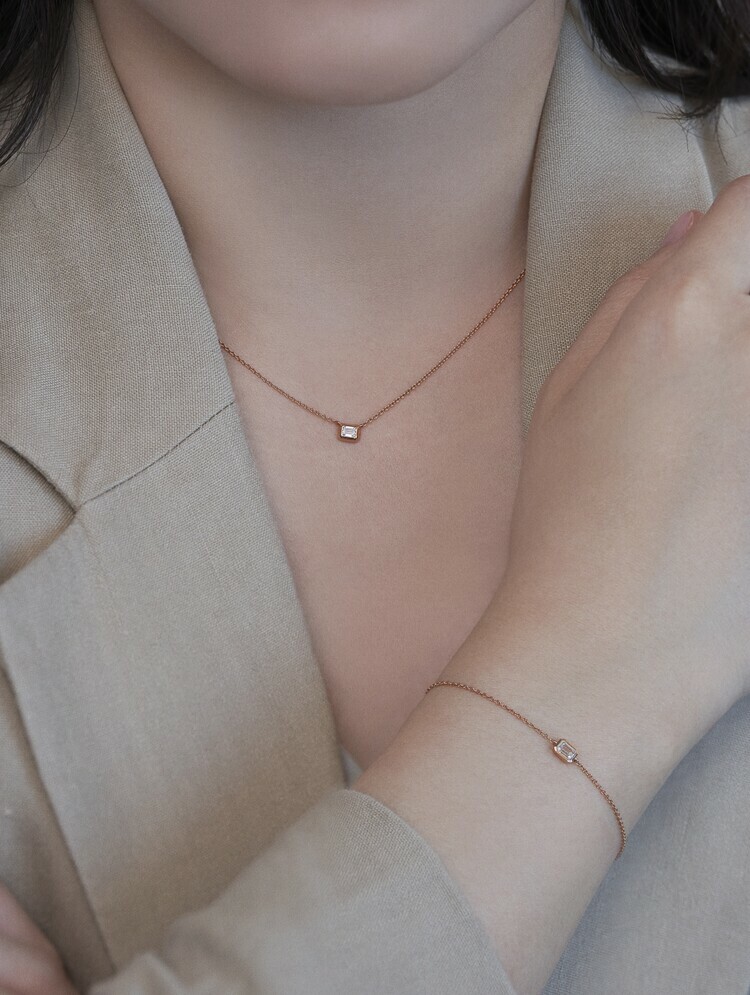 環抱系列 |18K金祖母綠切割鑽石手鏈