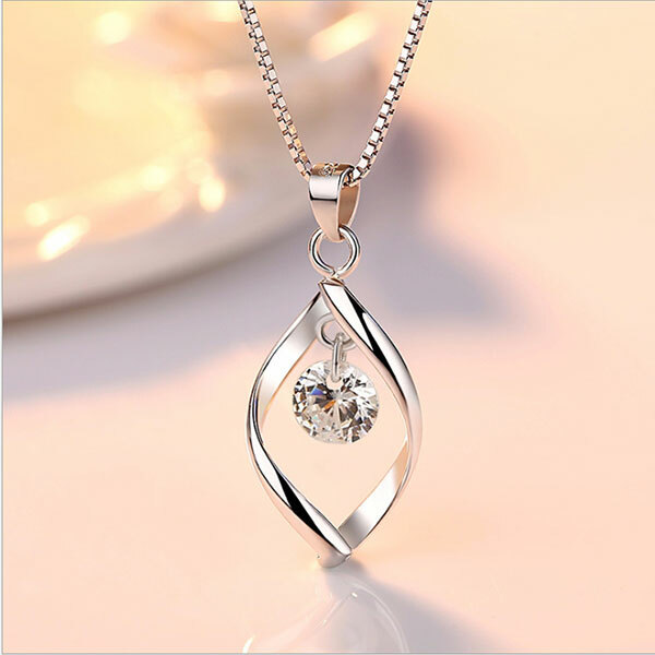 JK KOREA Zircon Twist Fashion Necklace J0107