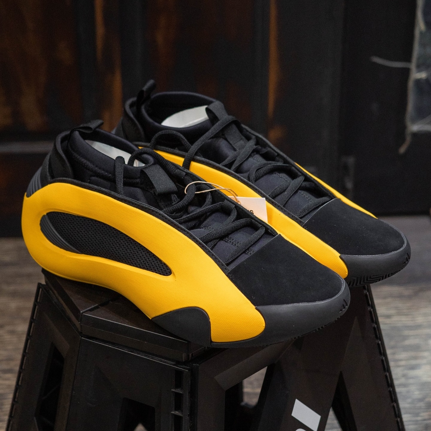 Adidas Harden Volume 8 黑黃 IG6589