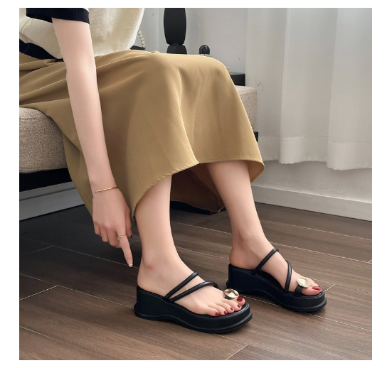 New style flip-flops (black size 35-40) (contact customer service after placing order to confirm delivery size)