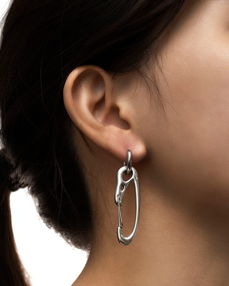 RECOVERY 烏鴉頭骨扣頭耳環 (亮銀色)-單支販售