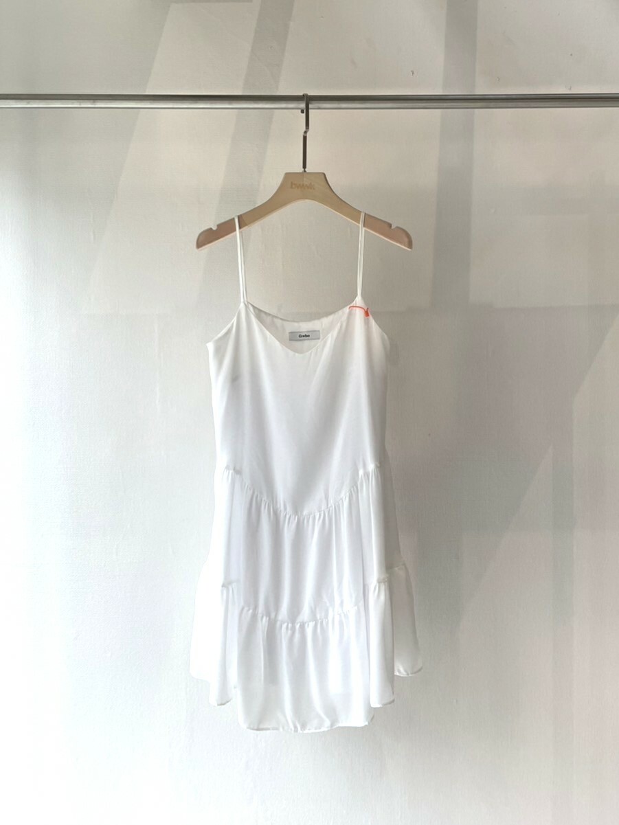 白 絲光緞面澎澎洋裝