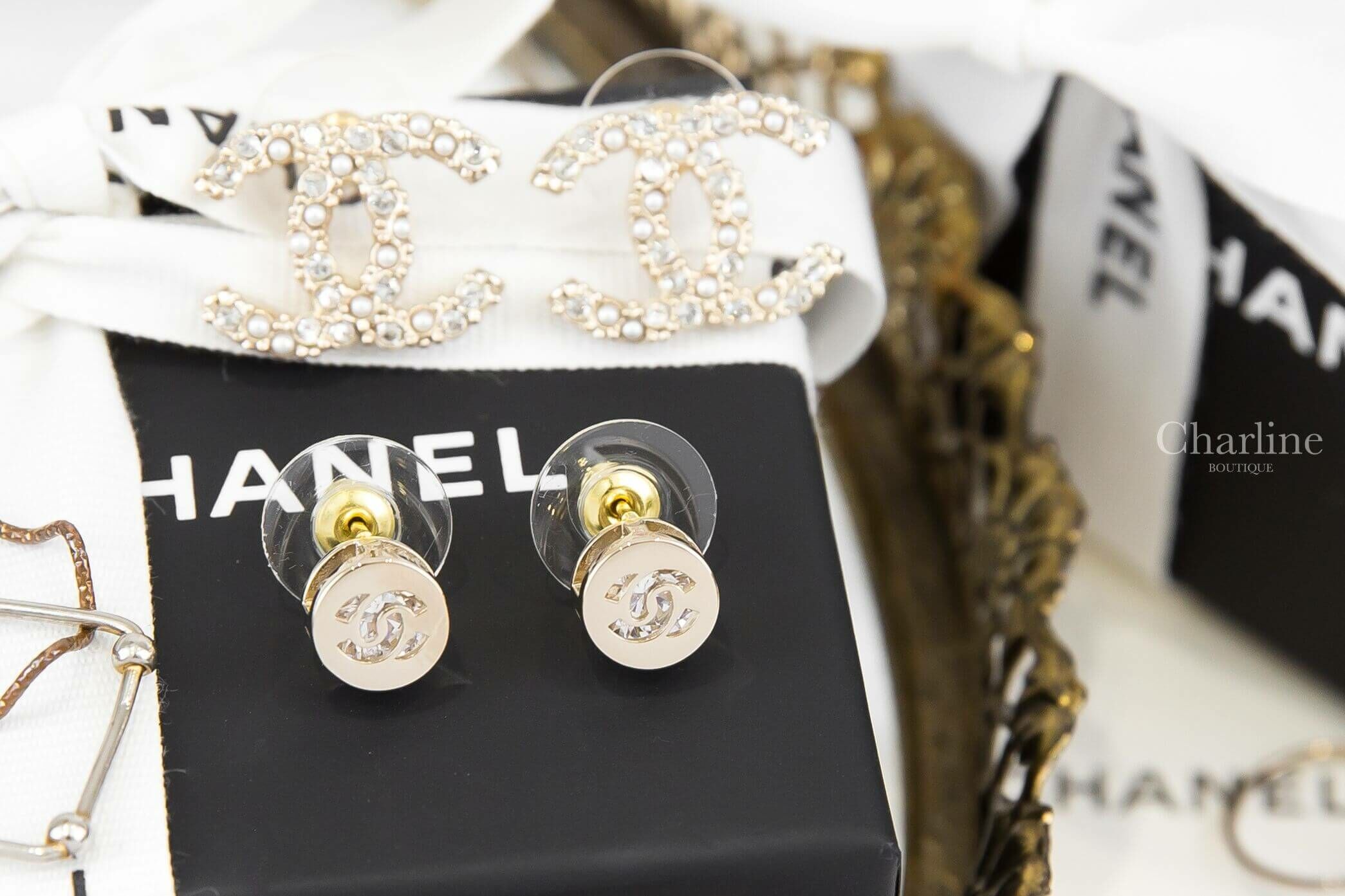 Chanel Stud Earrings 金色水晶CC圓形耳環-Charline Boutique 精品代購