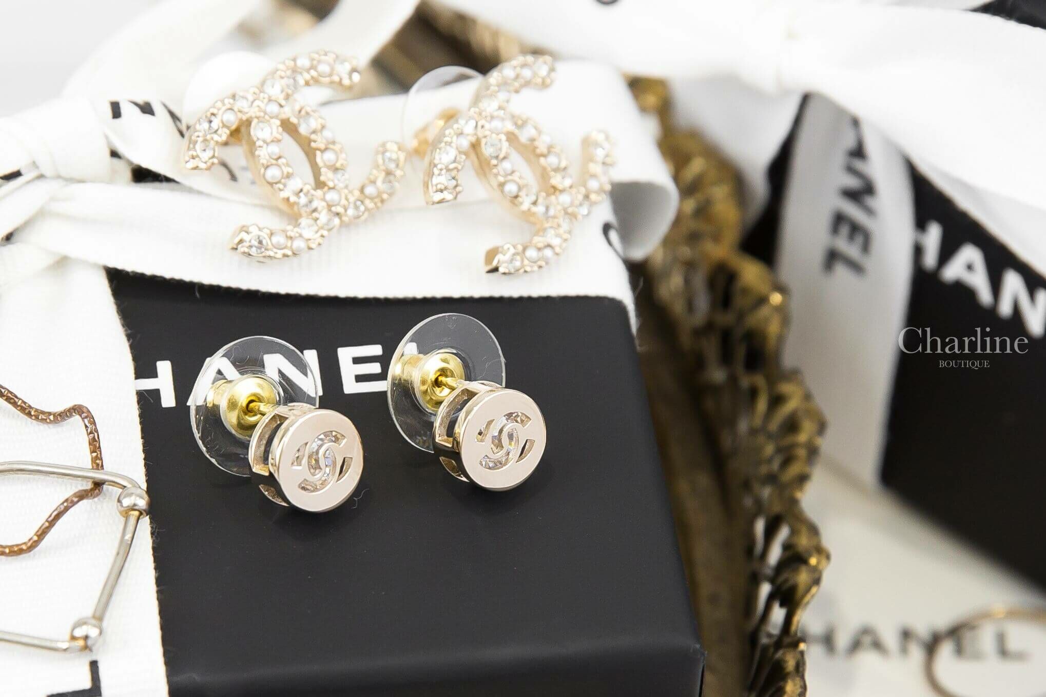 Chanel Stud Earrings 金色水晶CC圓形耳環-Charline Boutique 精品代購