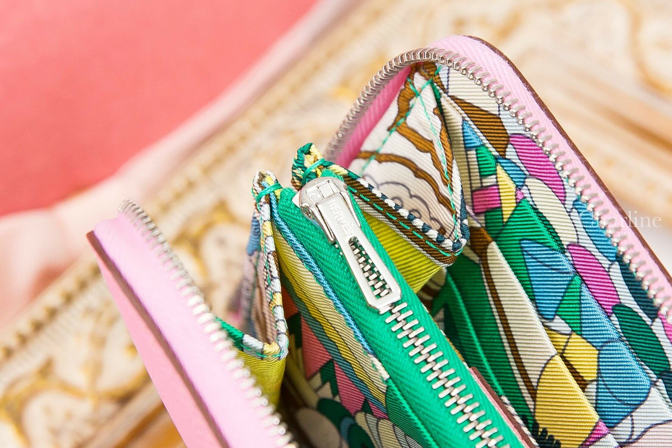 Hermès Silk Wallet 粉色絲巾拉鍊短夾-Charline Boutique 精品代購