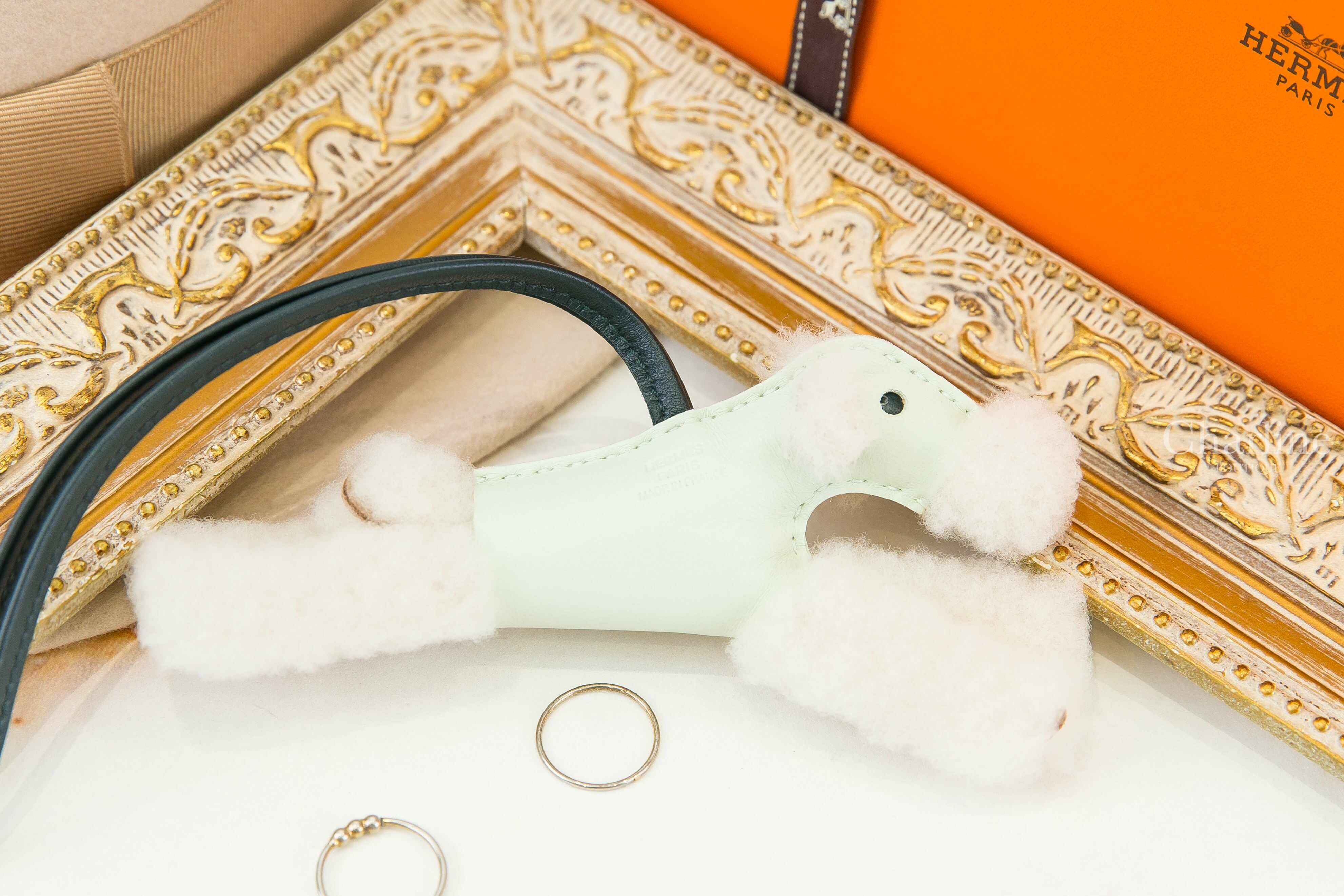 Hermès Hermès Budy Charm 褐色/氣泡綠/松柏綠羊毛獵狐梗犬吊飾-Charline Boutique 精品代購