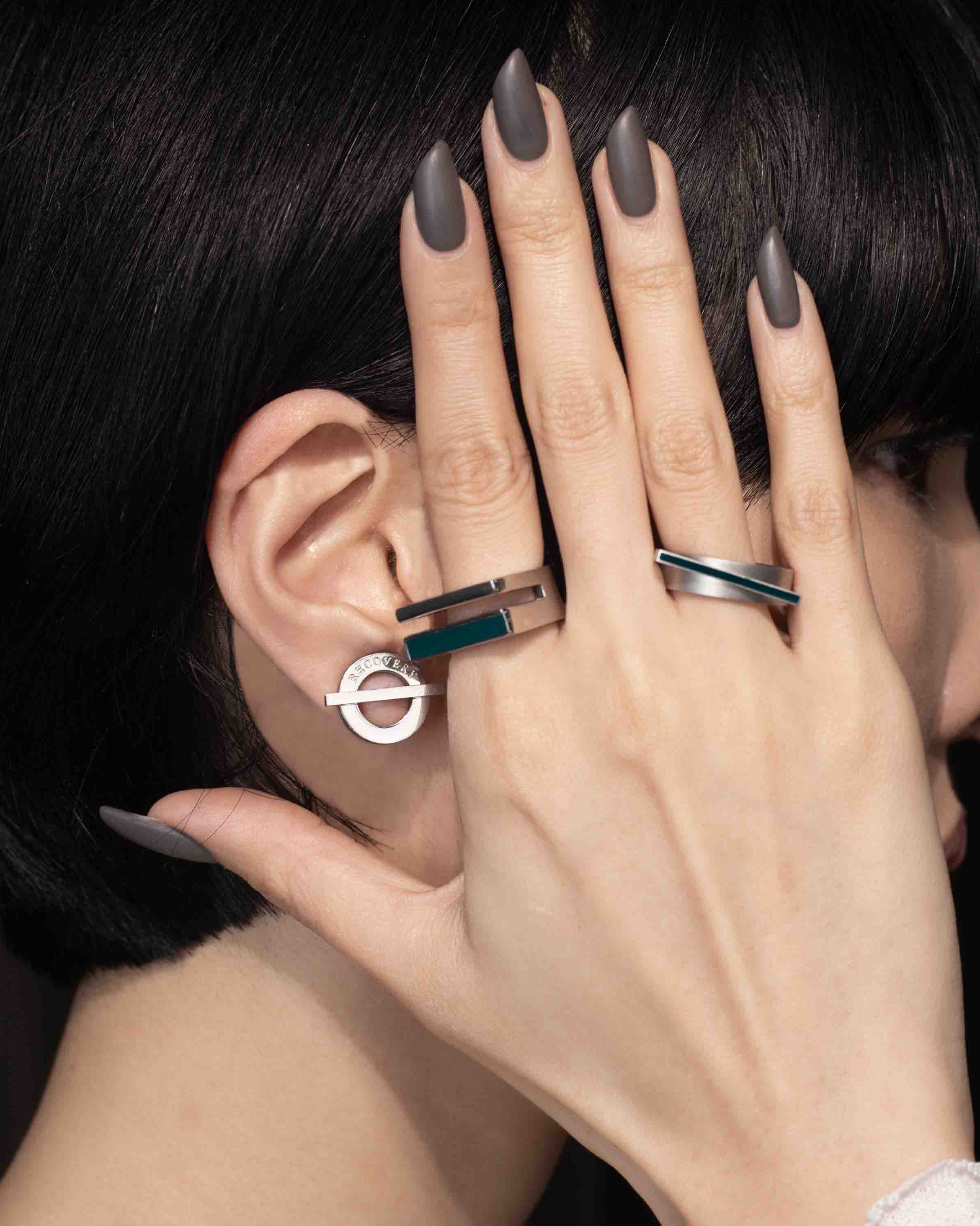 RECOVERY 幾何懸浮耳環 (亮銀填綠色)