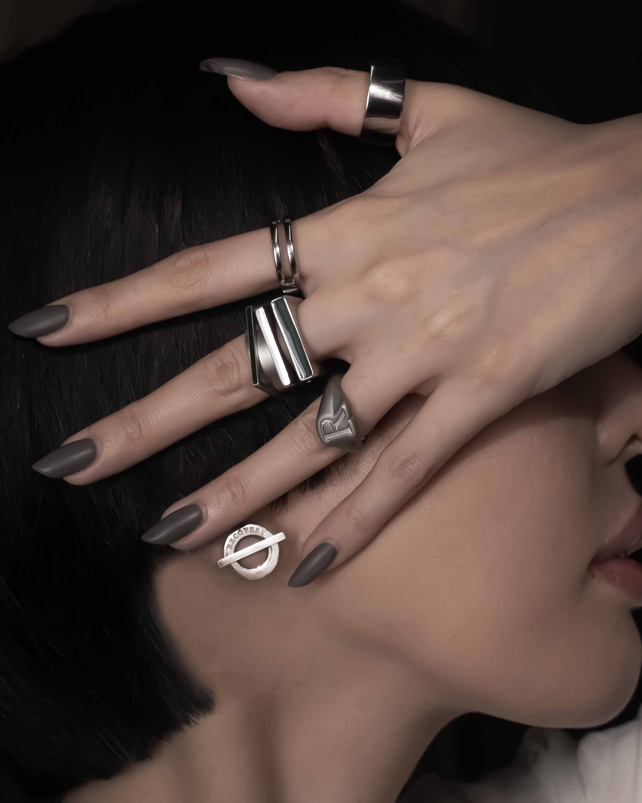 RECOVERY 幾何懸浮耳環 (亮銀填藍色)