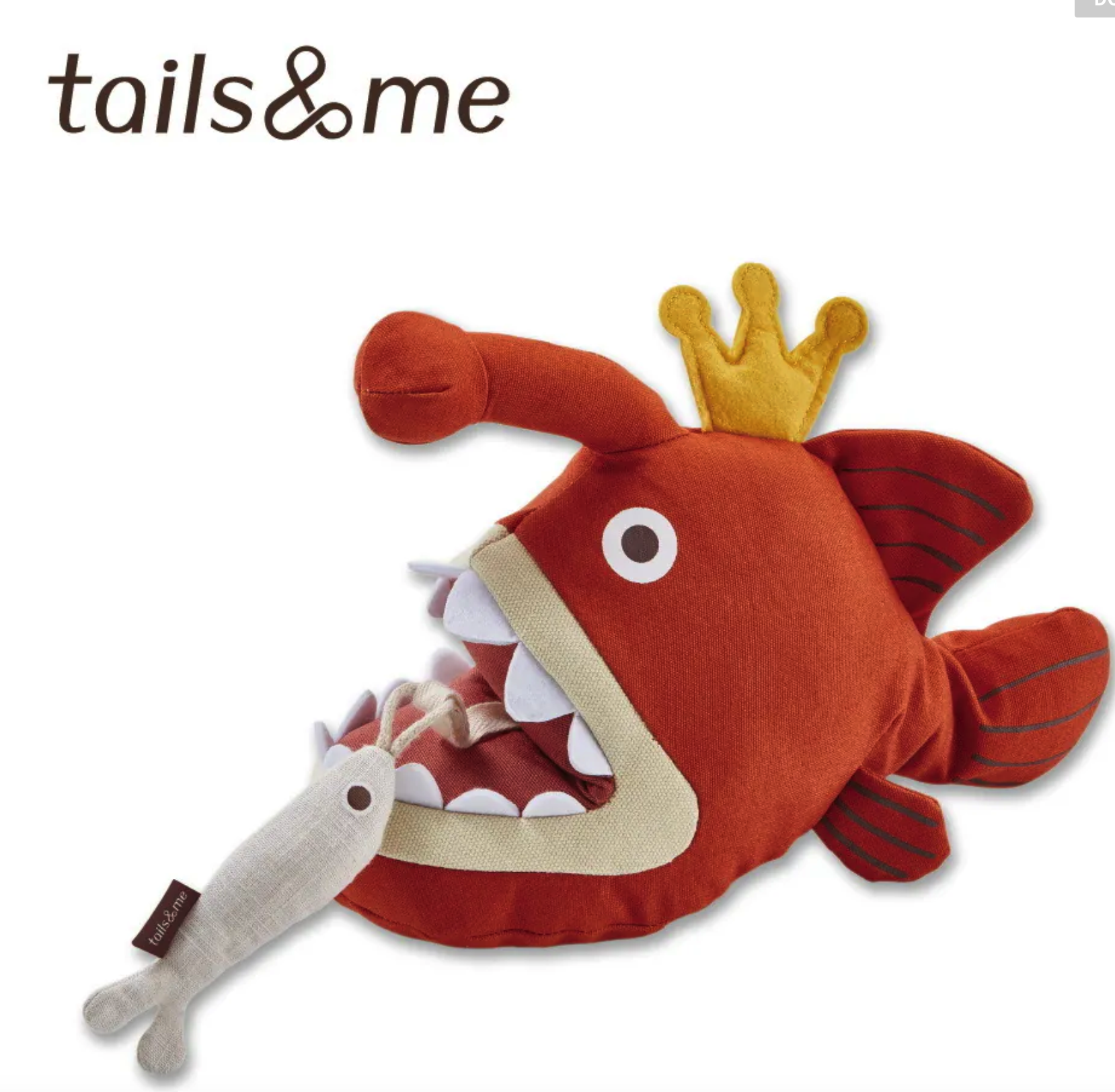 【tails&me 尾巴與我】寵物玩具 海洋動物系列｜啃咬抱抱組 燈籠魚哈恩