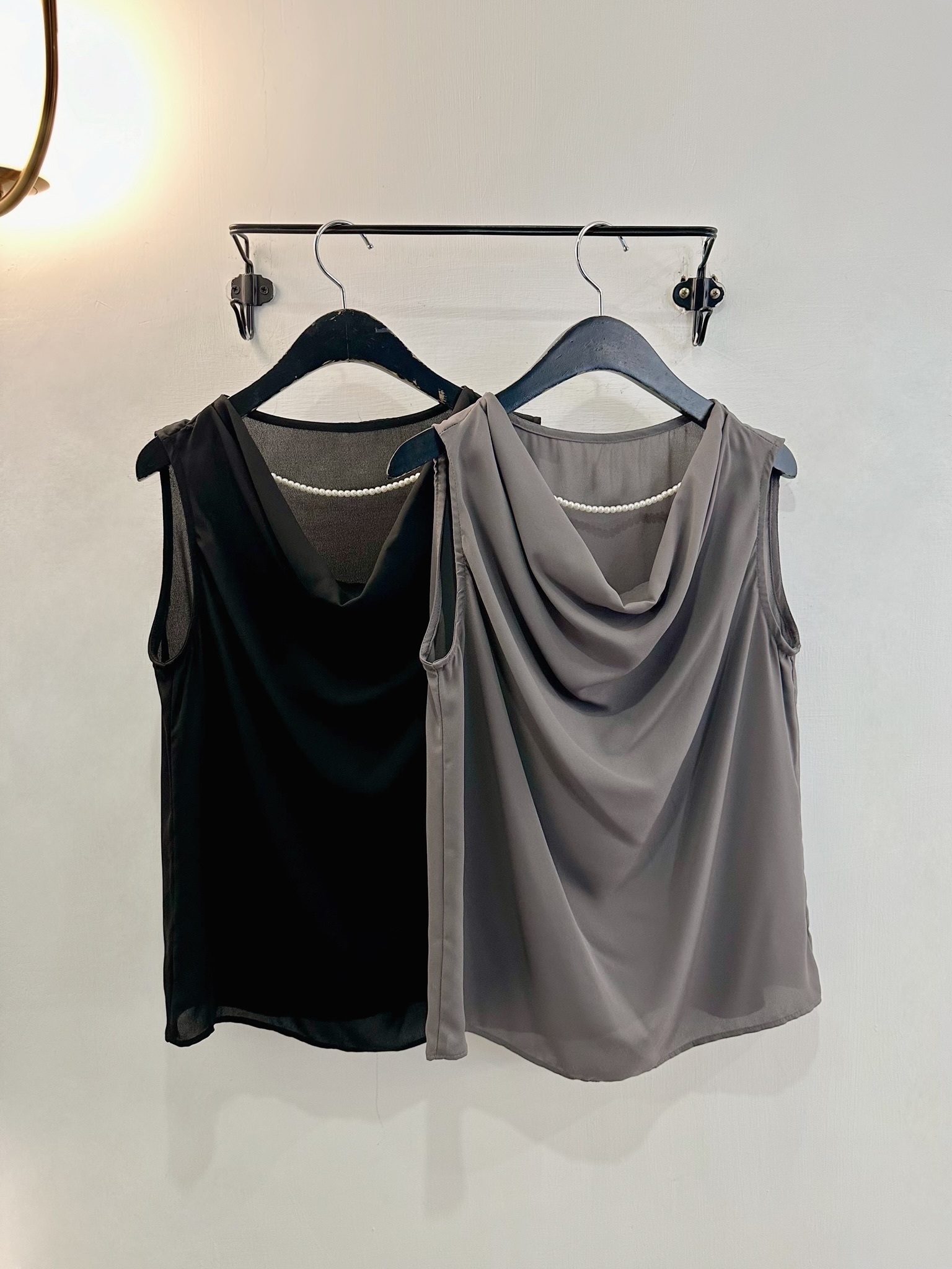 領間珍珠垂墜領背心