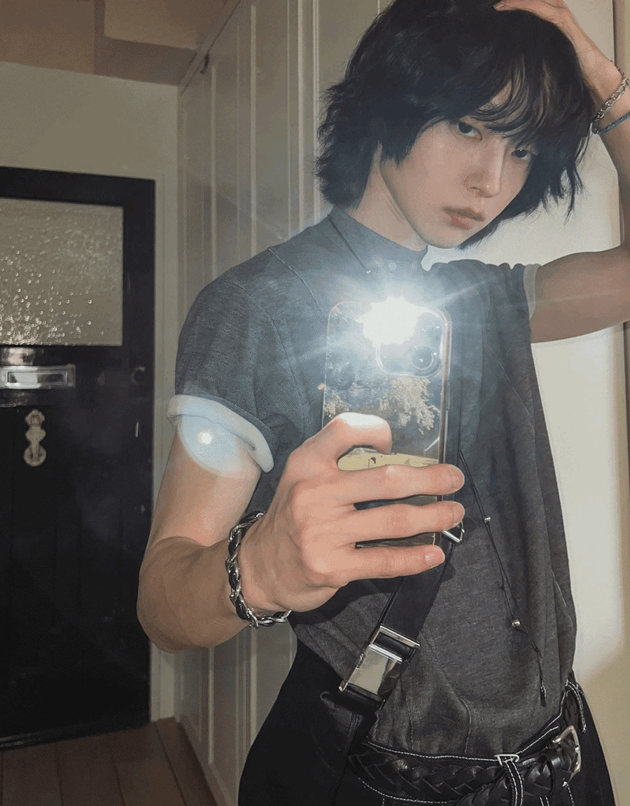 小高領剪裁短袖T恤