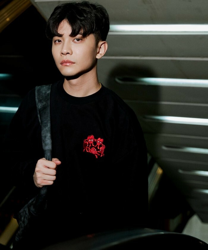 "現貨" Kurt Wu 24AW 大學踢 全刺繡 two side hug heart CREW SWEAT