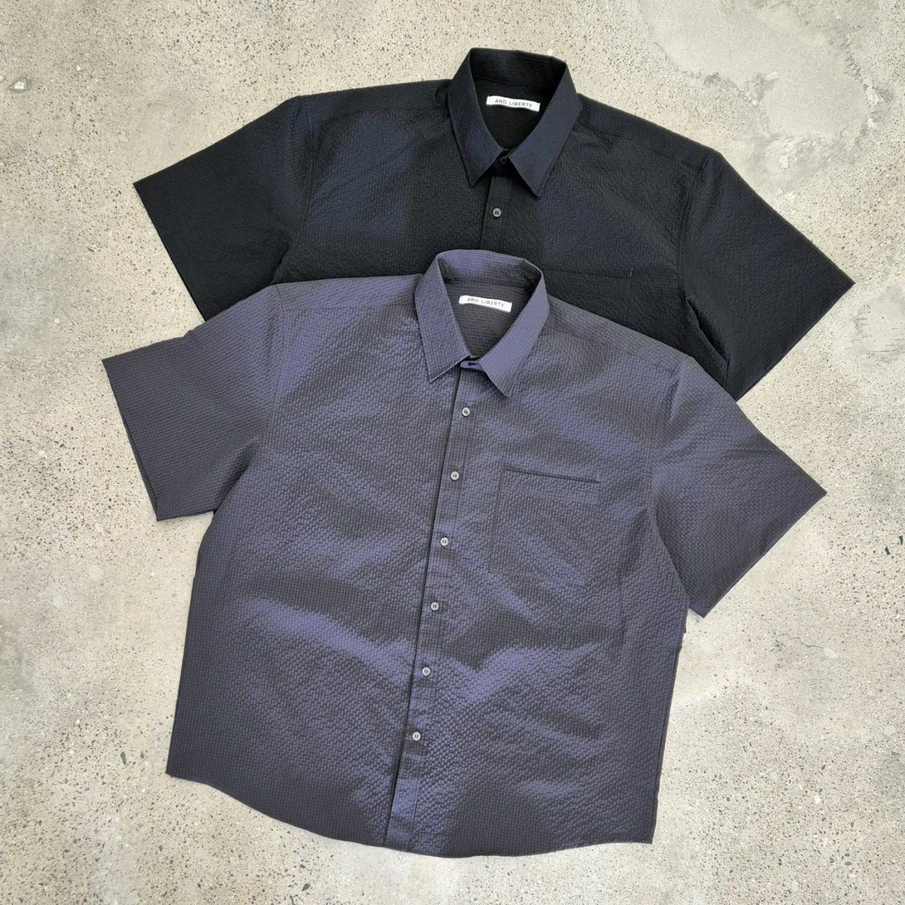 淨色暗紋短袖恤衫 And Liberty-033S