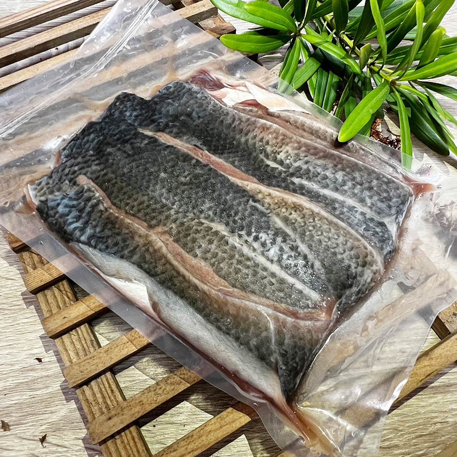 虱目魚皮 生凍(300g±5g)
