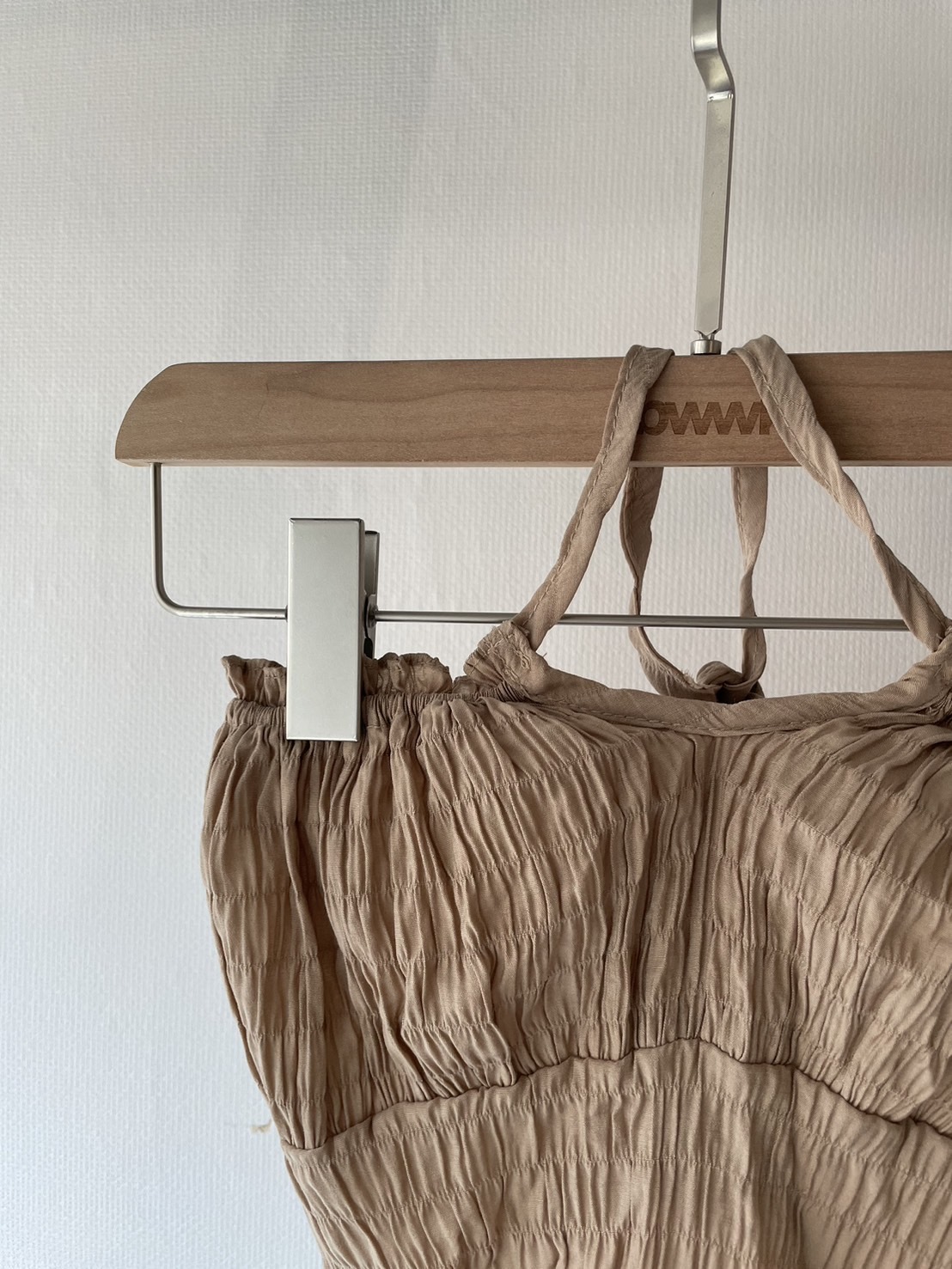 淺杏 皺皺掛脖上衣