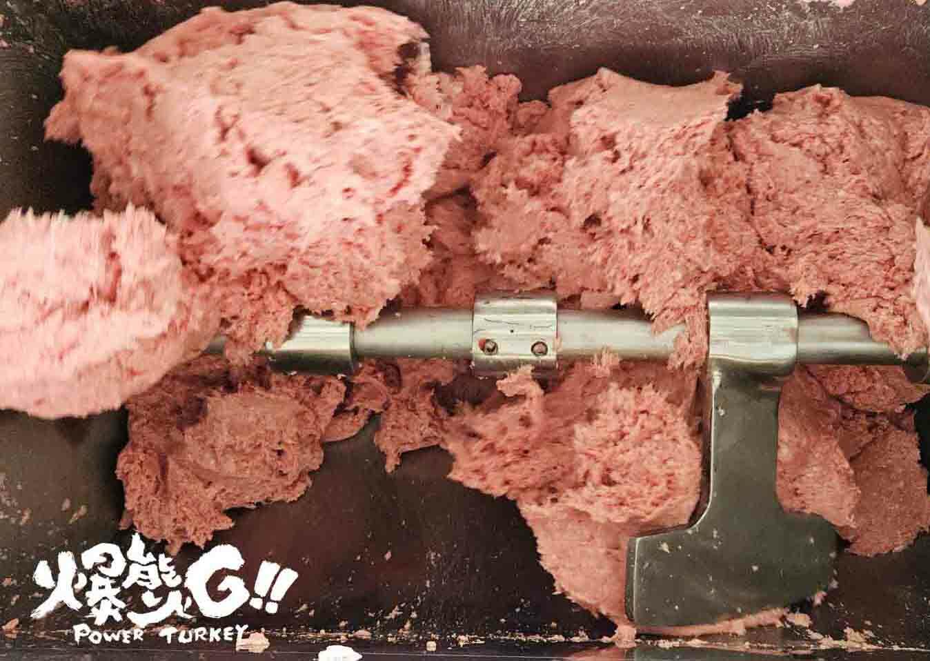 火雞肉骨泥_將火雞絞肉與打成粉的火雞骨再細打成泥_爆能火雞_趕食髦