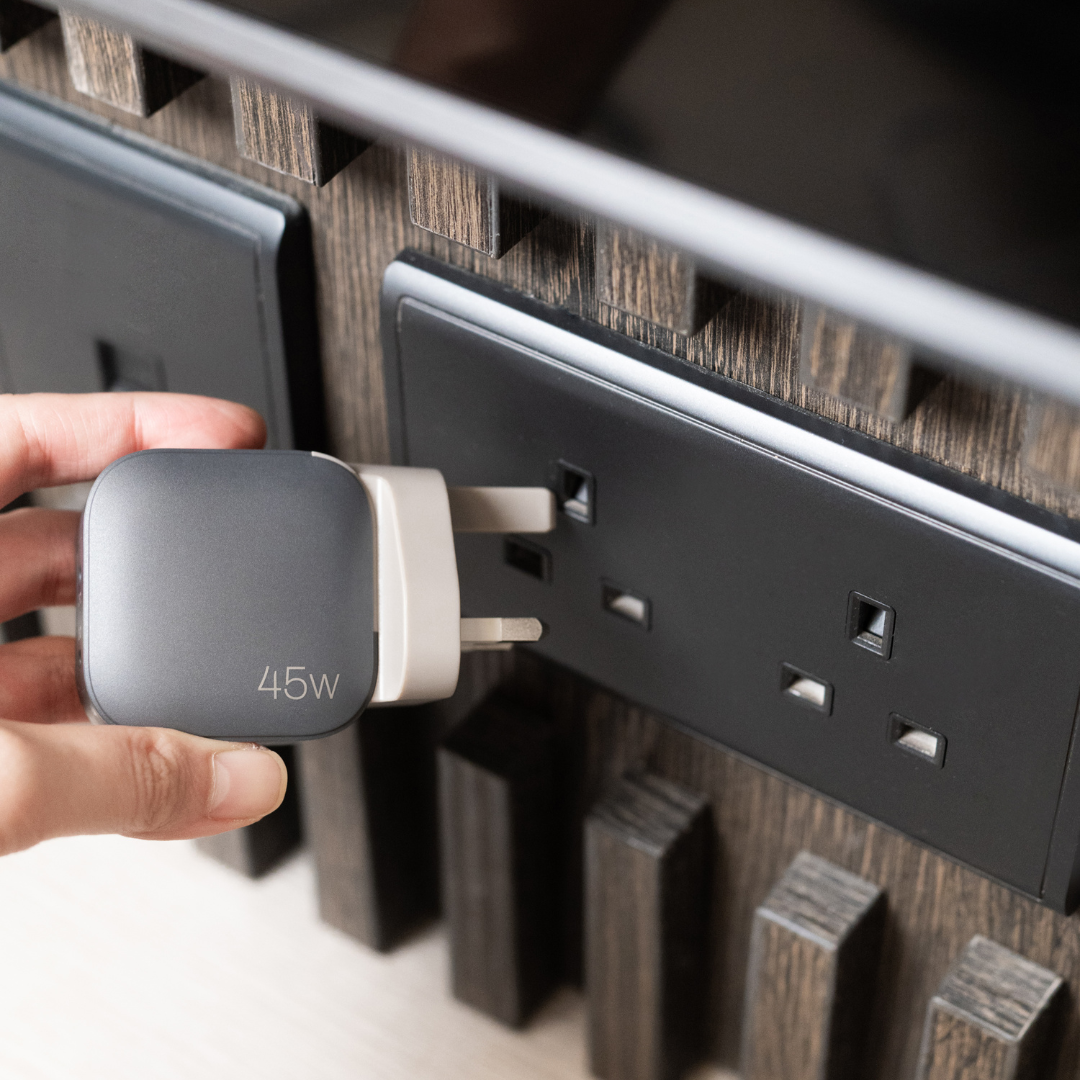 ESSENTIALS｜ 45W 2-Ports USB-C GaN Charger (UK) - Charcoal