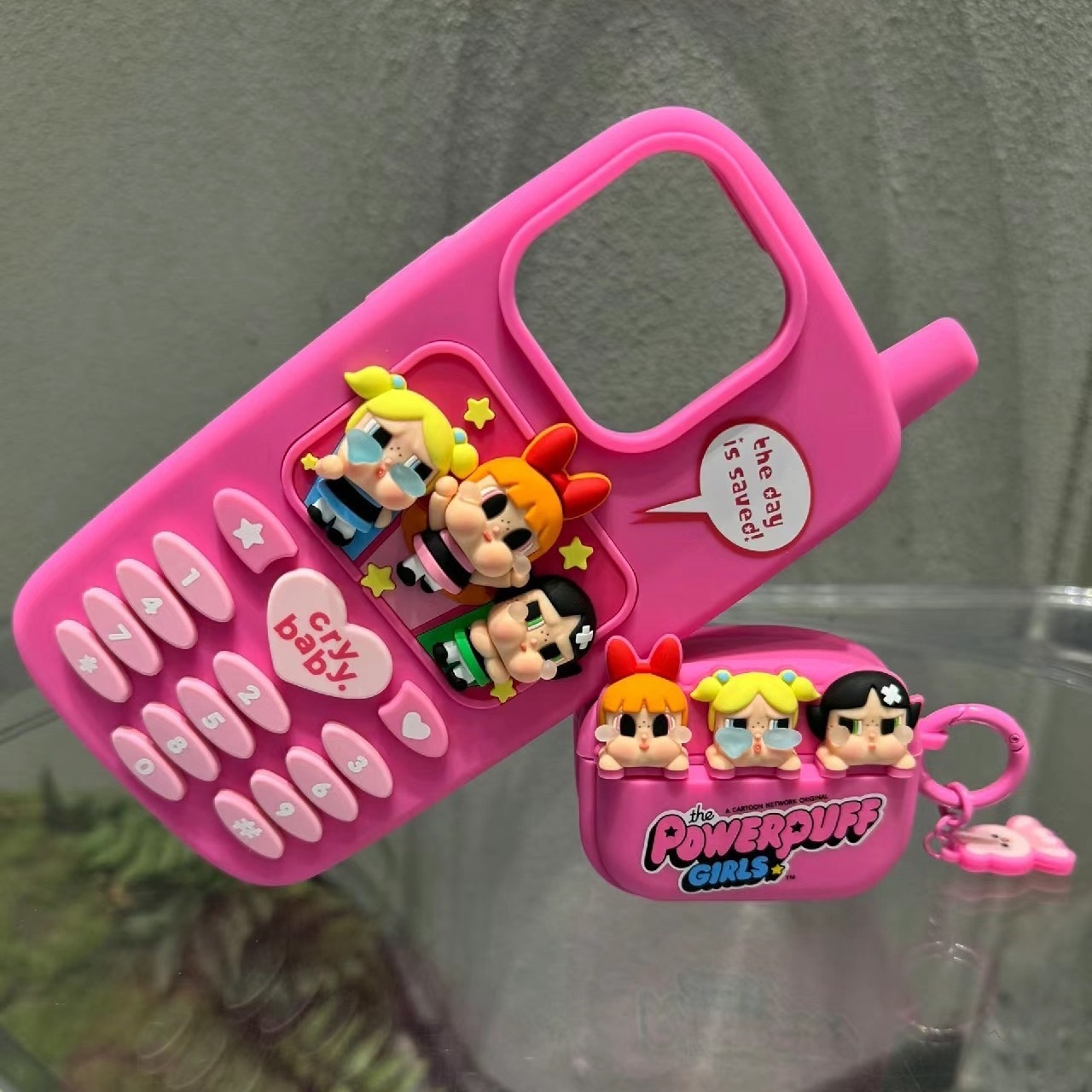 正版授權 Pop Mart 泡泡瑪特 CRYBABY x 飛天小女警 iPhone 14 15 ProMax Pro 手機殼 Airpods Pro 耳機殼