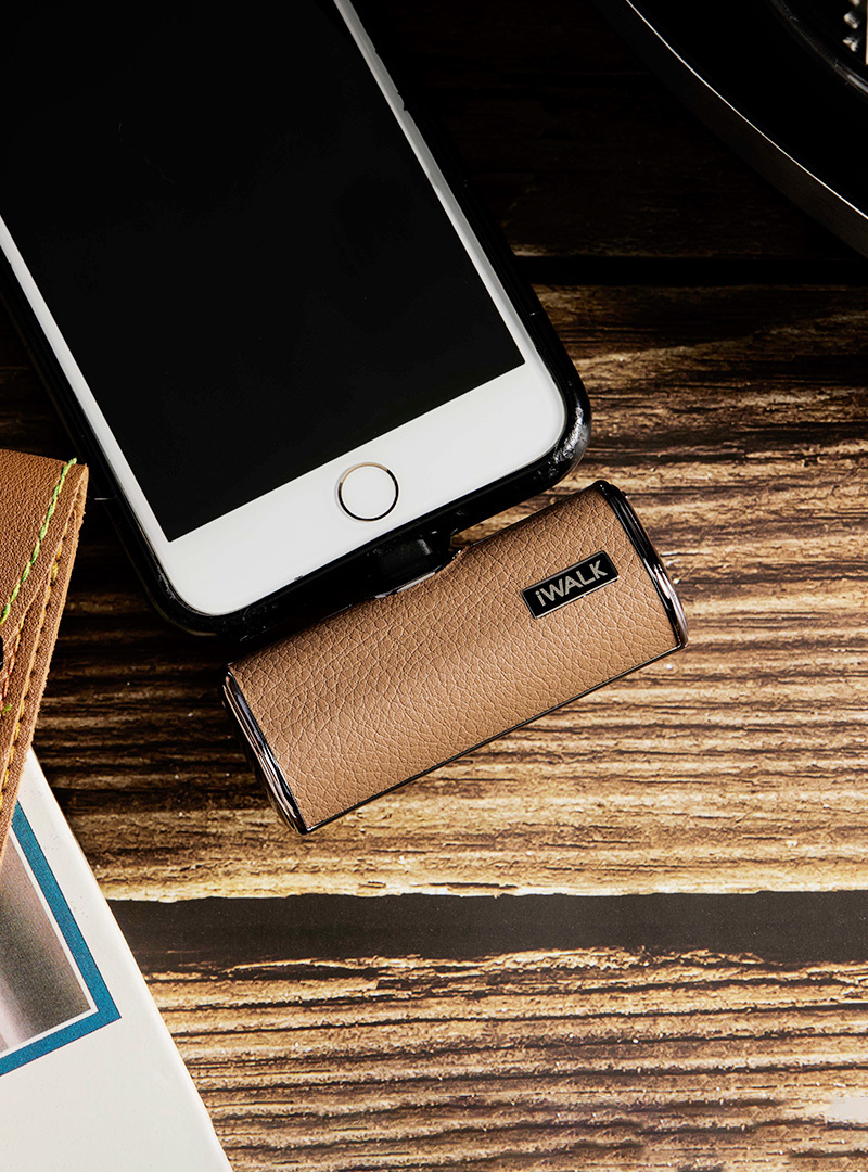 iWALK 皮革版直插式行動電源