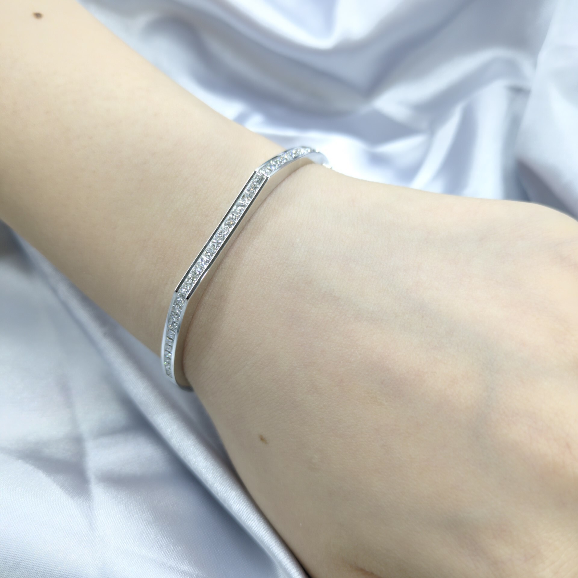 全新18K白金1卡45份鑽石手鈪