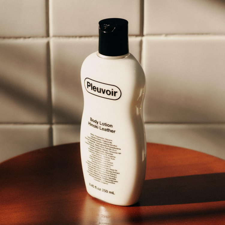 韓國 Pleuvoir 玻尿酸香水乳液 250ml 檜木皮革