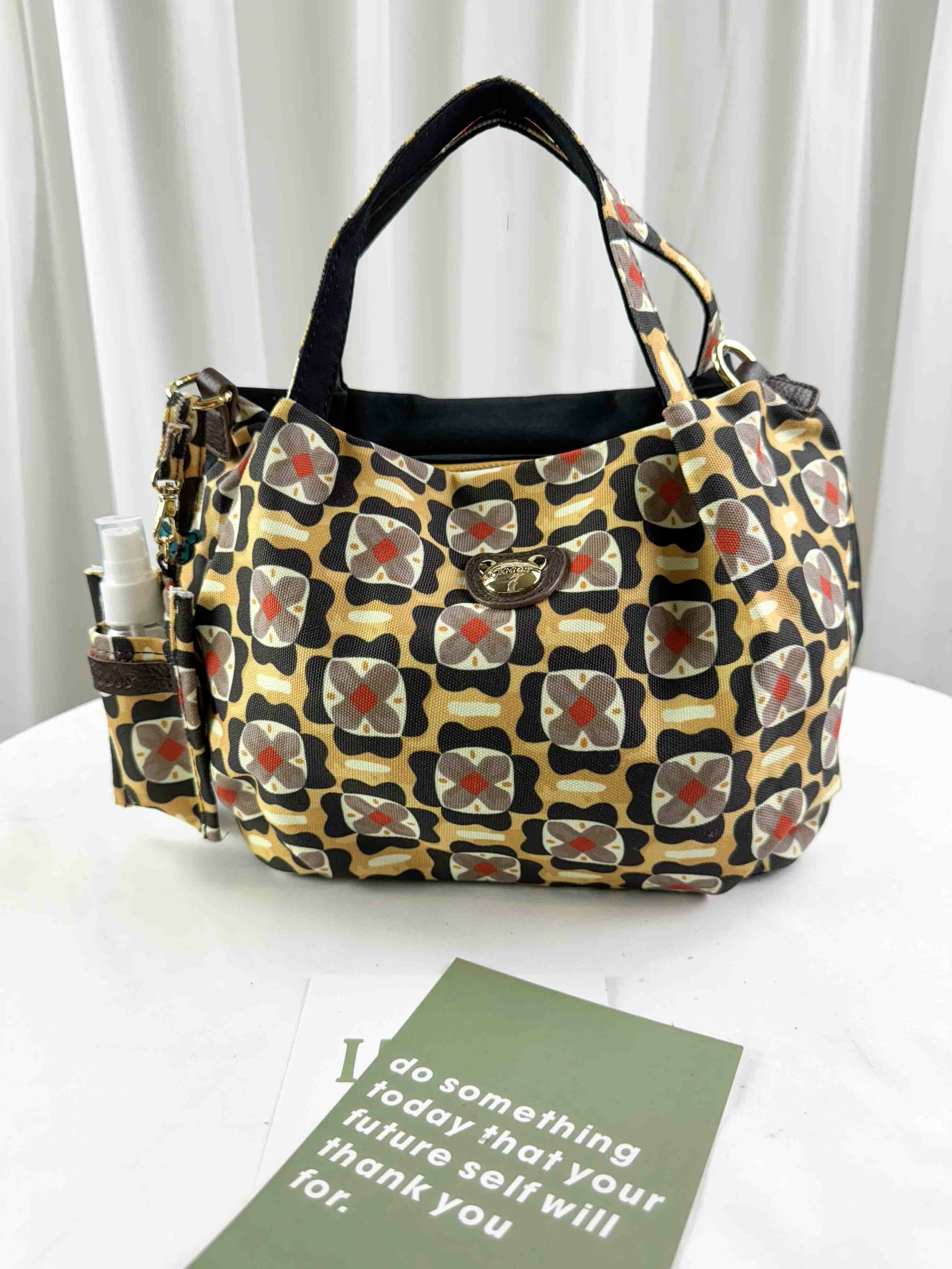 GOODS 黑黃花拼色防潑水手提包 / 側背包 附酒精保護套+酒精瓶 #2808